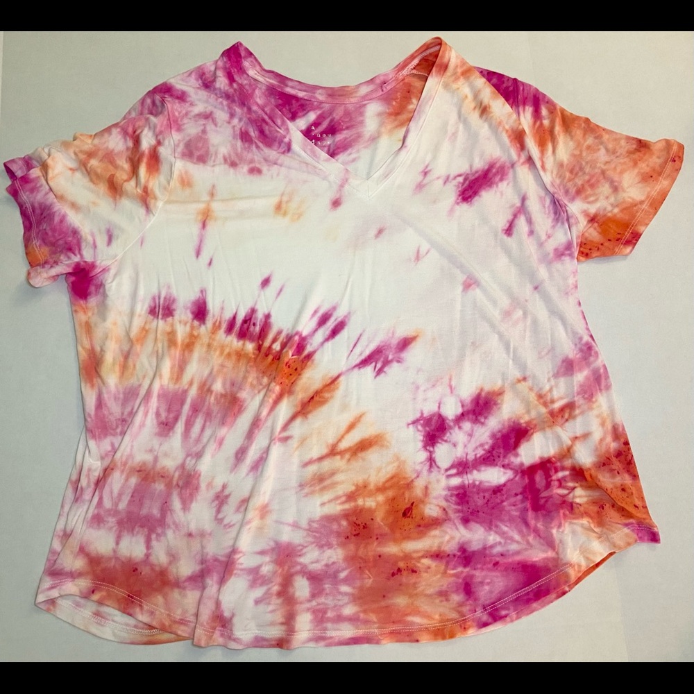 ⭐️ Tie-dye v-neck T-shirt 1X